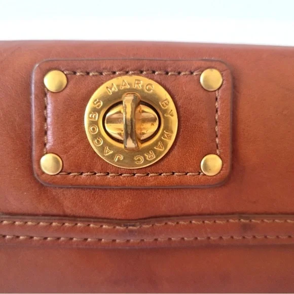 MARC JACOBS Turn Lock Brown Leather Women's Wallet - Picture 2 of 12